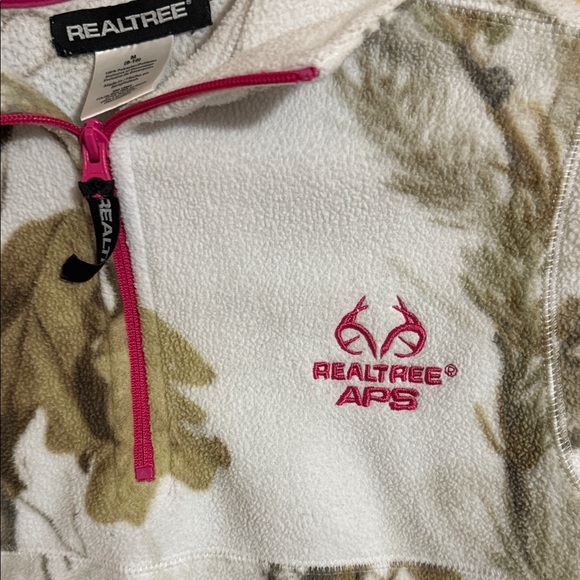 Realtree APS Camo Fleece with Pink Accents - Picture 3 of 5
